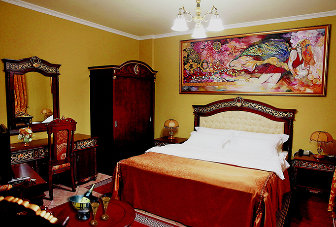 Dinasty Hotel Suite